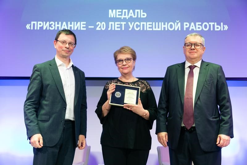 Директор ИД ВШЭ Елена Иванова награждена медалью "Признание — 20 лет успешной работы"